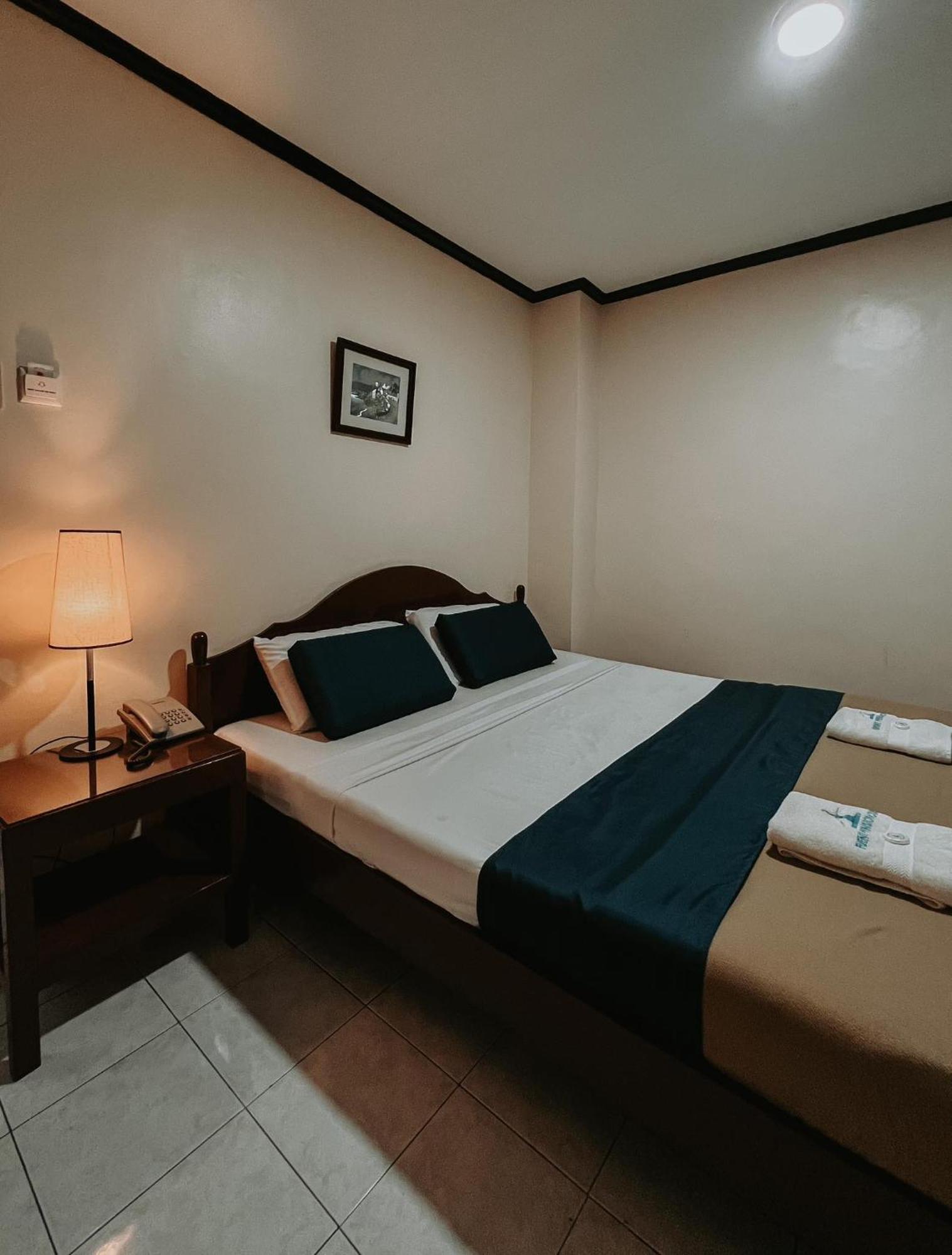 Fuente Hotel De Cebu Exteriér fotografie
